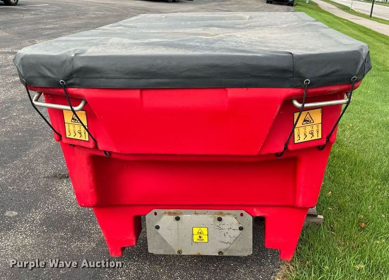 image for item MQ9480 Boss VBX8000  spreader