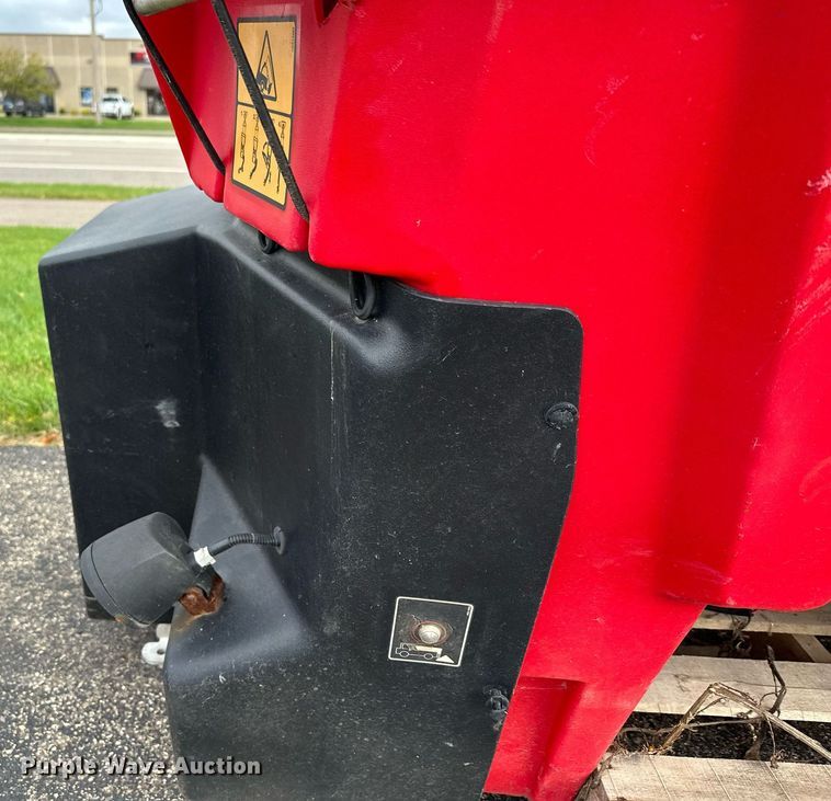 image for item MQ9480 Boss VBX8000  spreader