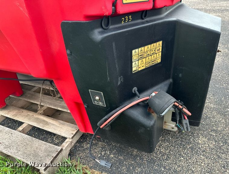 image for item MQ9480 Boss VBX8000  spreader