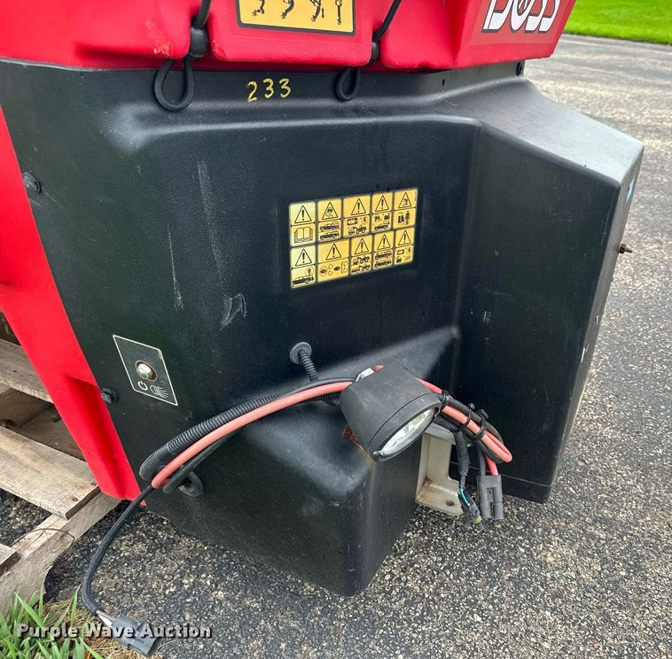 image for item MQ9480 Boss VBX8000  spreader