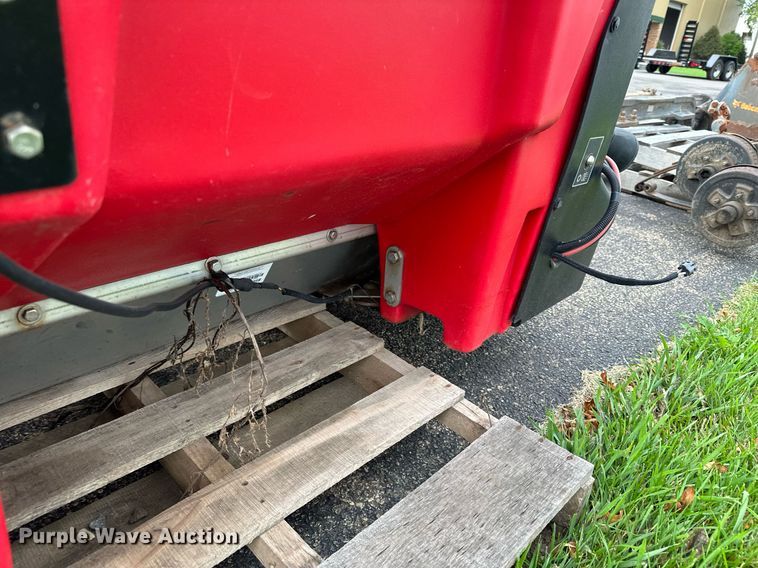 image for item MQ9480 Boss VBX8000  spreader