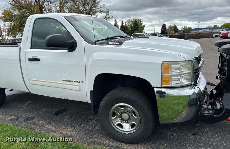 image for item MQ9483 2009 Chevrolet Silverado 2500HD  pickup truck