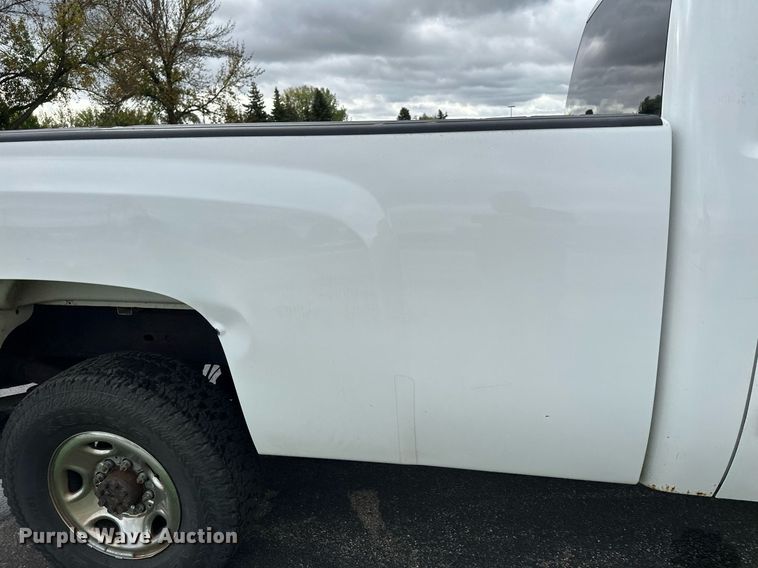 image for item MQ9483 2009 Chevrolet Silverado 2500HD  pickup truck