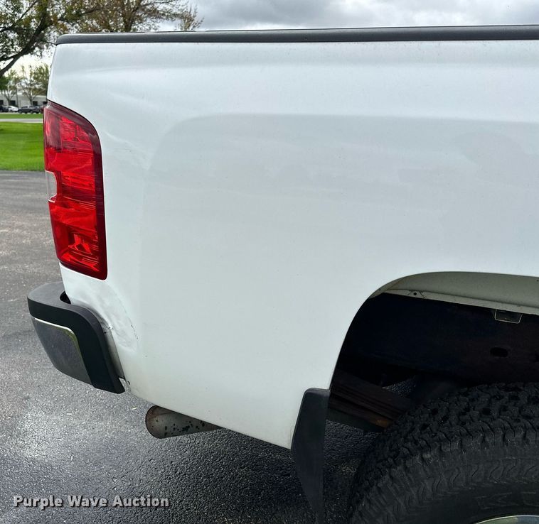 image for item MQ9483 2009 Chevrolet Silverado 2500HD  pickup truck