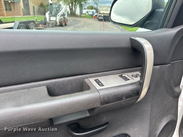 image for item MQ9483 2009 Chevrolet Silverado 2500HD  pickup truck