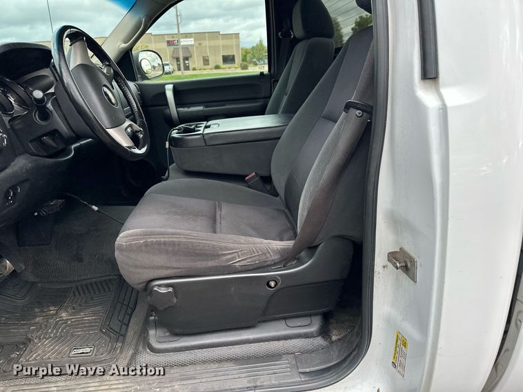 image for item MQ9483 2009 Chevrolet Silverado 2500HD  pickup truck