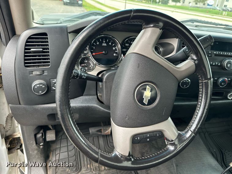 image for item MQ9483 2009 Chevrolet Silverado 2500HD  pickup truck