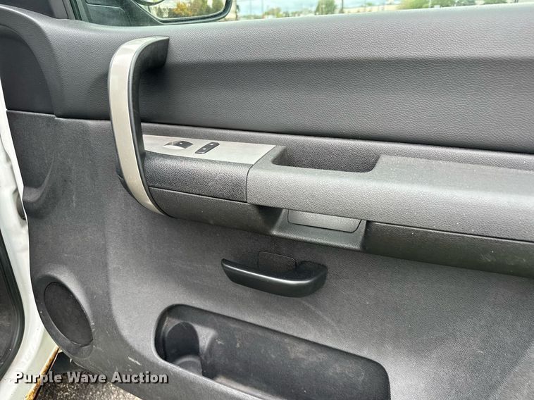 image for item MQ9483 2009 Chevrolet Silverado 2500HD  pickup truck