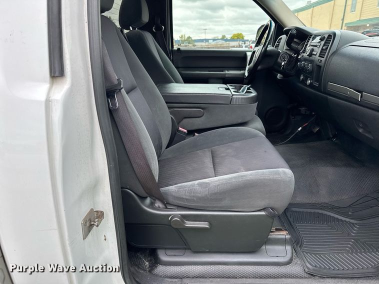 image for item MQ9483 2009 Chevrolet Silverado 2500HD  pickup truck