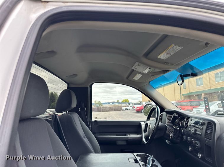 image for item MQ9483 2009 Chevrolet Silverado 2500HD  pickup truck