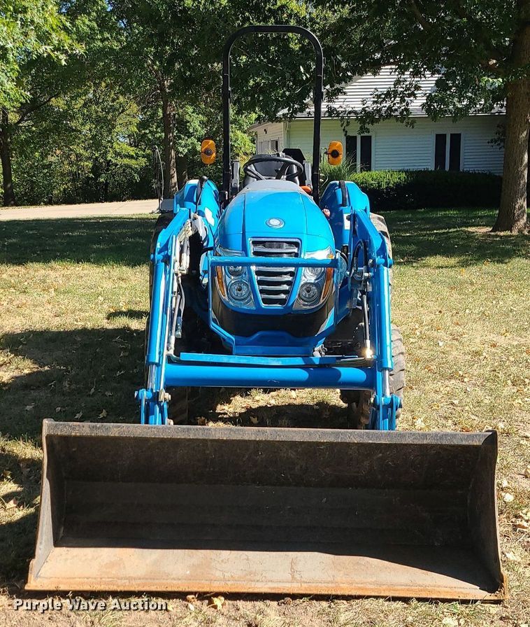 image for item MQ9549 LS XR3135  tractor