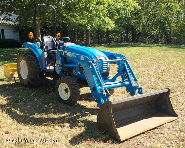 image for item MQ9549 LS XR3135  tractor