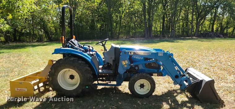 image for item MQ9549 LS XR3135  tractor