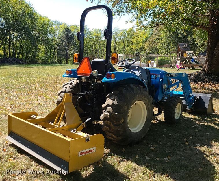 image for item MQ9549 LS XR3135  tractor