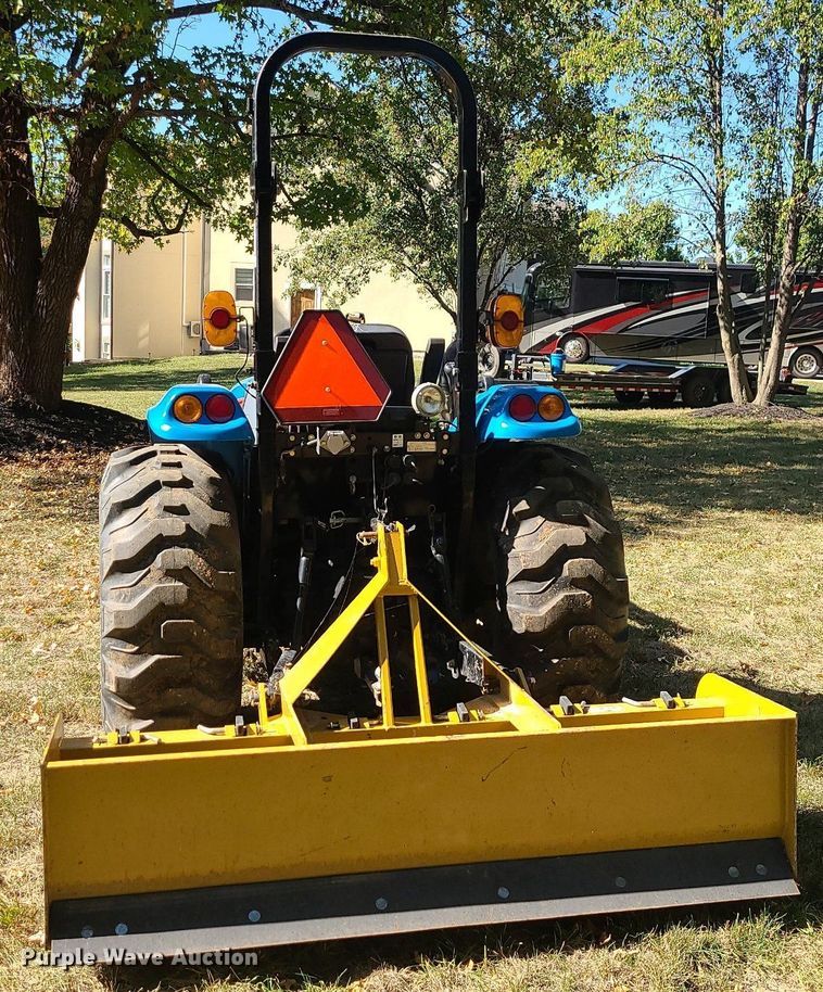 image for item MQ9549 LS XR3135  tractor