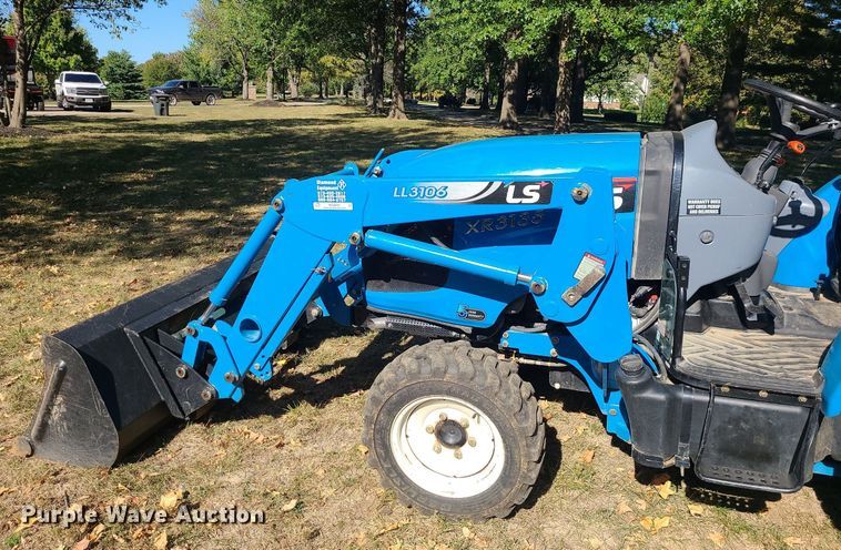 image for item MQ9549 LS XR3135  tractor