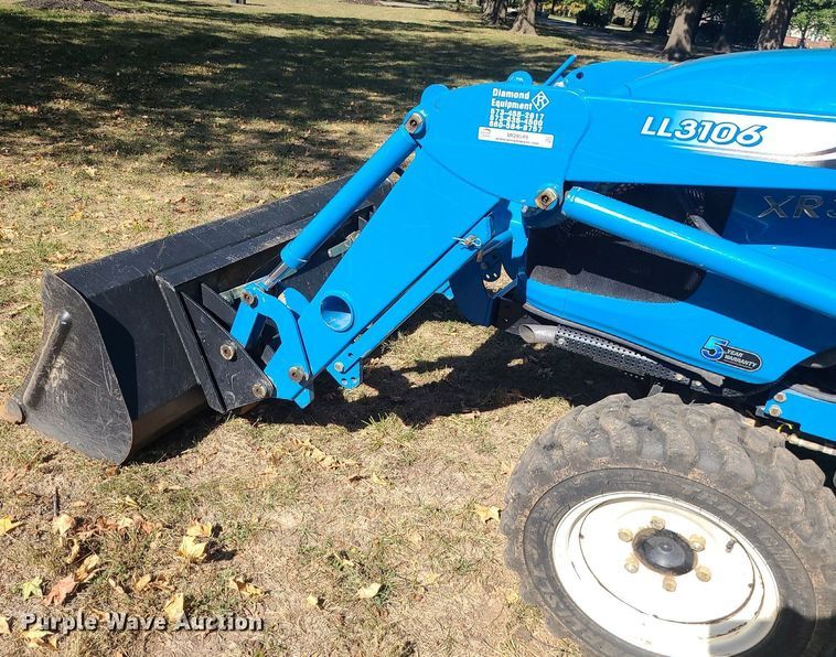 image for item MQ9549 LS XR3135  tractor