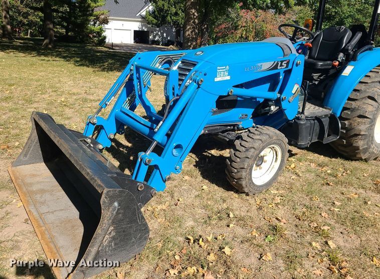 image for item MQ9549 LS XR3135  tractor