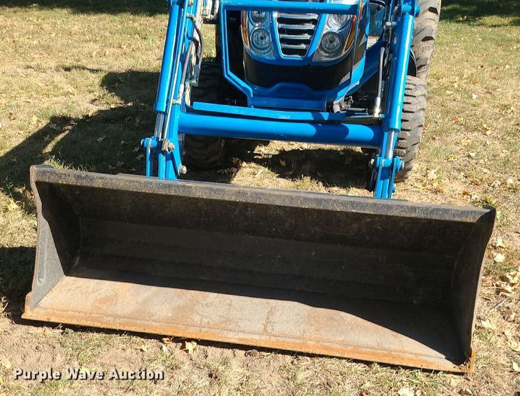 image for item MQ9549 LS XR3135  tractor