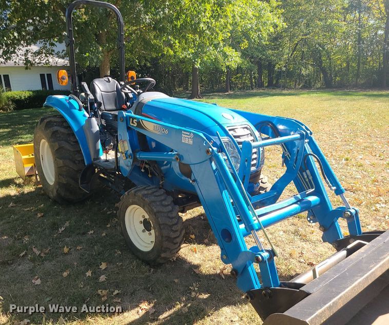 image for item MQ9549 LS XR3135  tractor