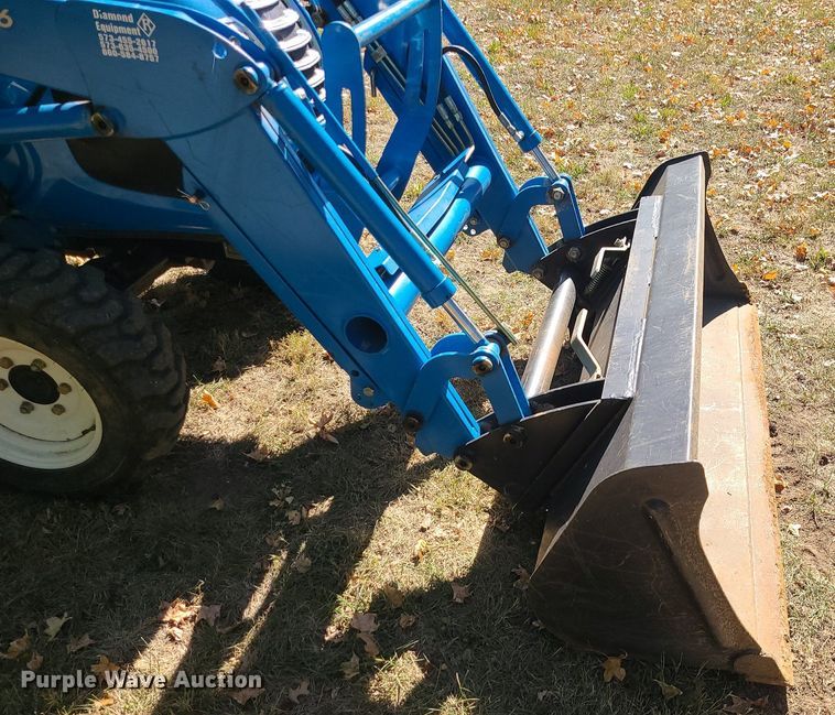 image for item MQ9549 LS XR3135  tractor