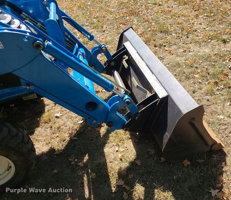 image for item MQ9549 LS XR3135  tractor