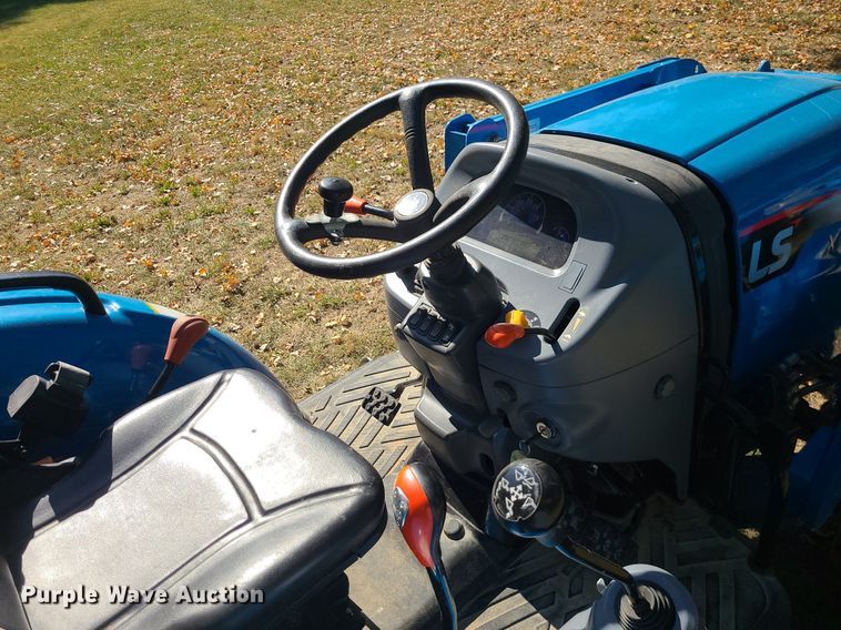 image for item MQ9549 LS XR3135  tractor