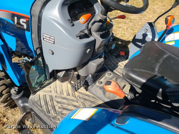 image for item MQ9549 LS XR3135  tractor