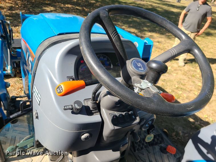 image for item MQ9549 LS XR3135  tractor