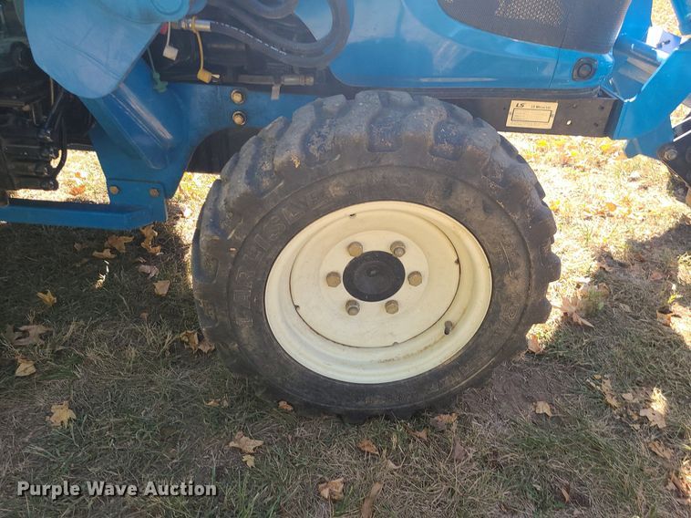 image for item MQ9549 LS XR3135  tractor