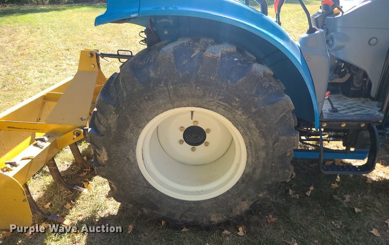 image for item MQ9549 LS XR3135  tractor