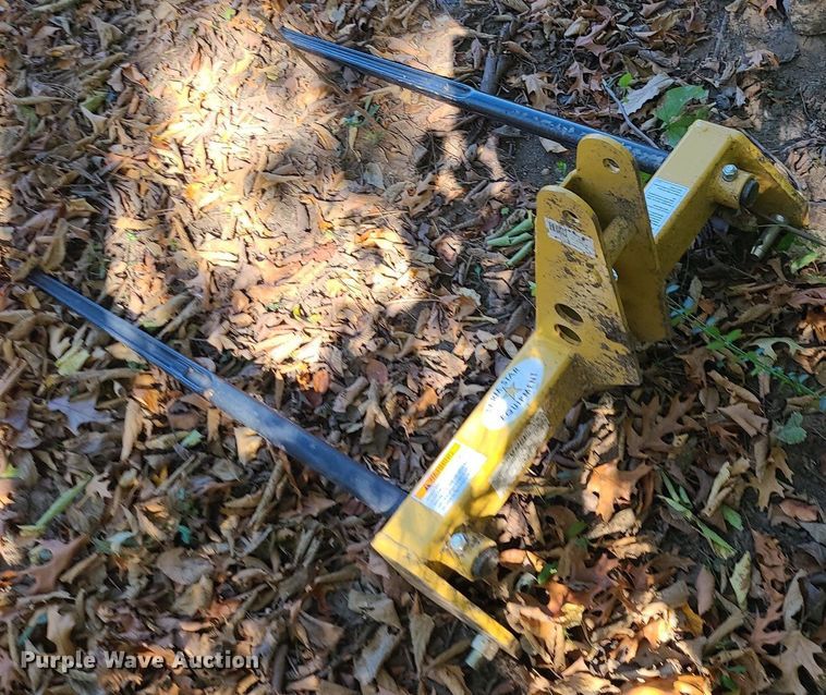 image for item MQ9549 LS XR3135  tractor