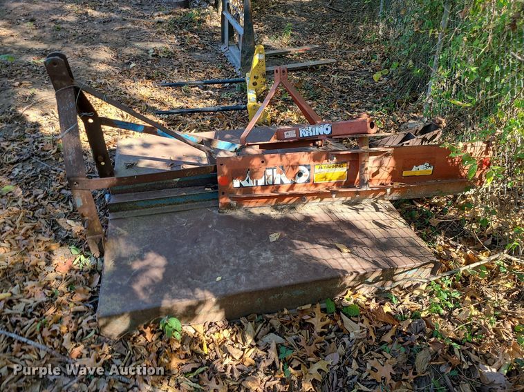 image for item MQ9549 LS XR3135  tractor