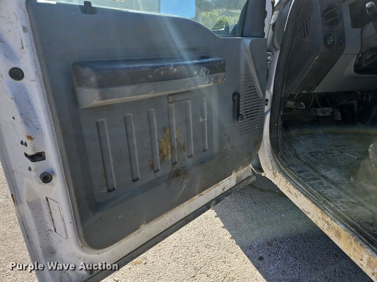 image for item MU9235 2012 Ford F550 Super Duty XL  flatbed truck