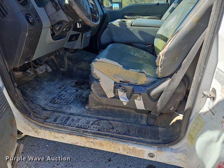 image for item MU9235 2012 Ford F550 Super Duty XL  flatbed truck