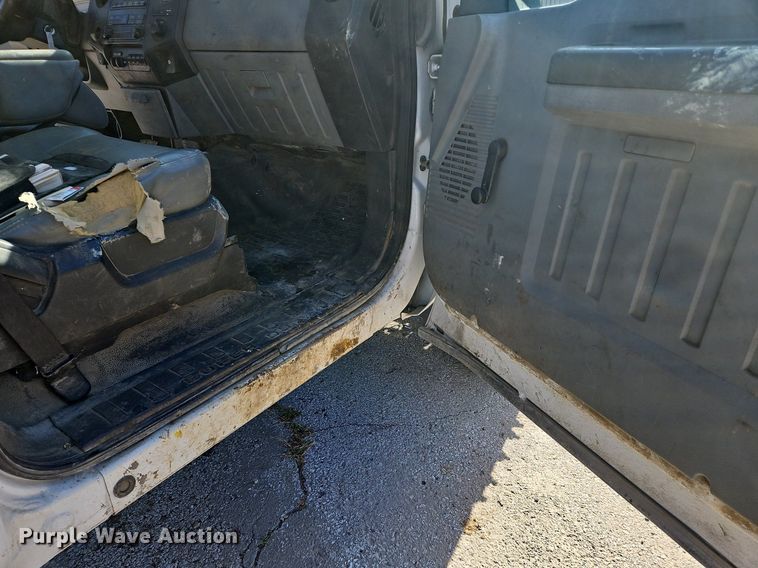 image for item MU9235 2012 Ford F550 Super Duty XL  flatbed truck