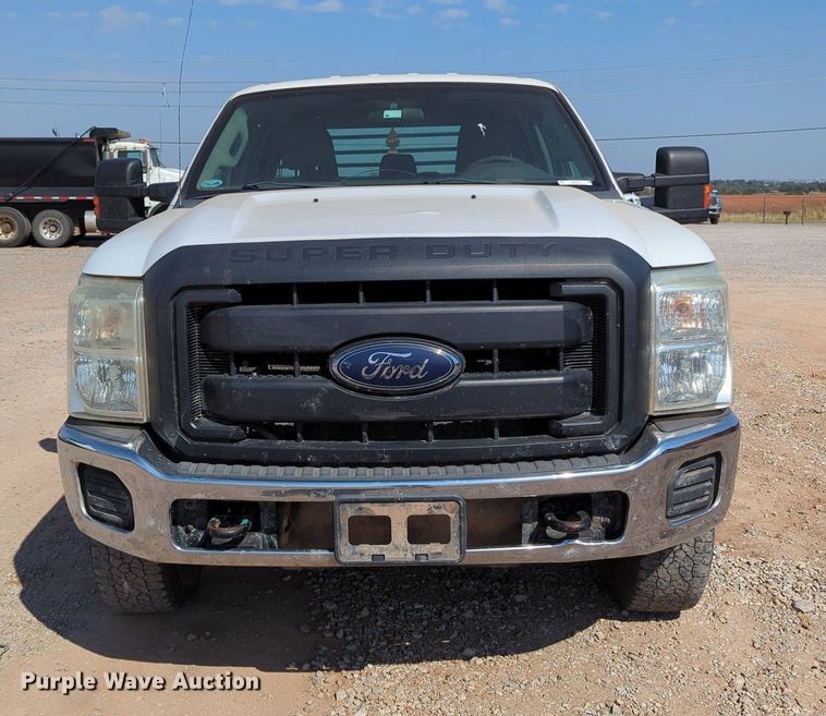 image for item MX9431 2014 Ford F250 Super Duty  Crew Cab flatbed pickup truck