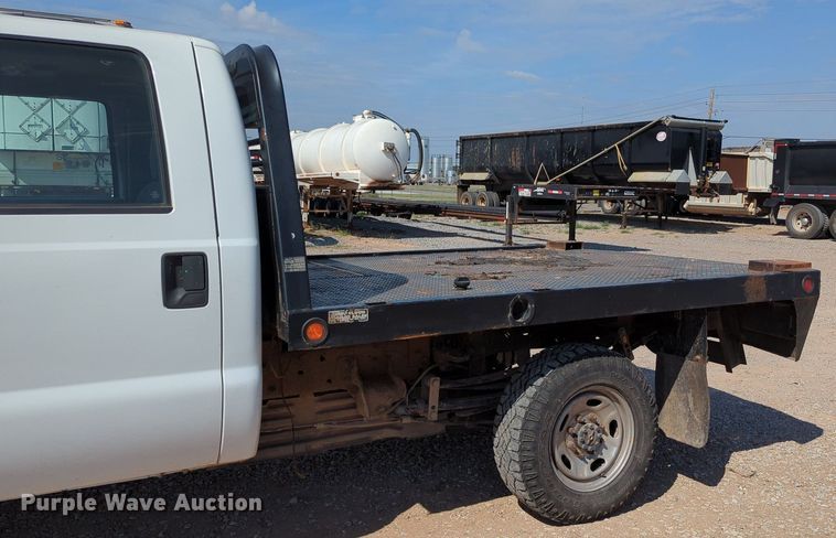 image for item MX9431 2014 Ford F250 Super Duty  Crew Cab flatbed pickup truck