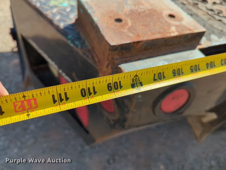 image for item MX9431 2014 Ford F250 Super Duty  Crew Cab flatbed pickup truck