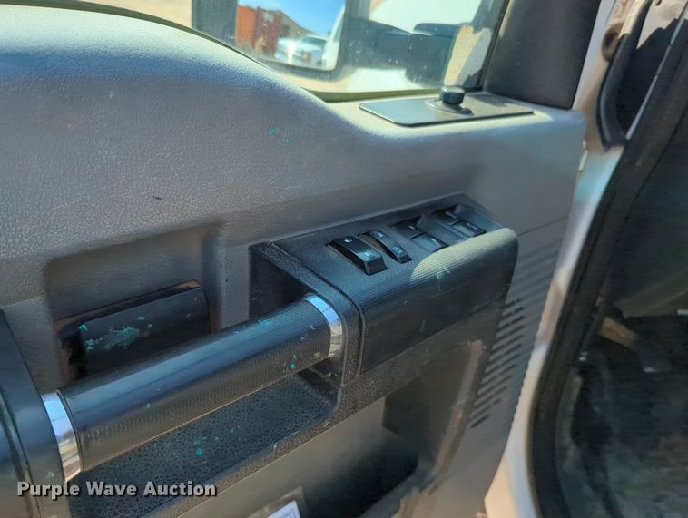 image for item MX9431 2014 Ford F250 Super Duty  Crew Cab flatbed pickup truck