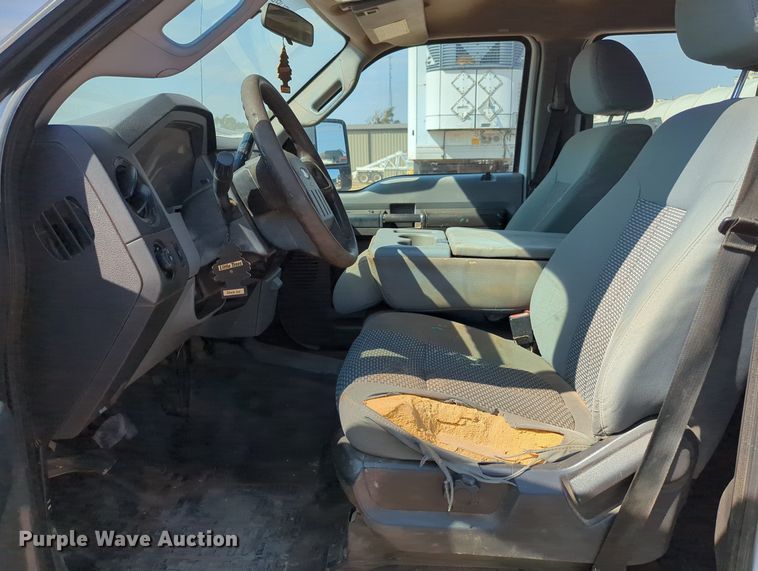 image for item MX9431 2014 Ford F250 Super Duty  Crew Cab flatbed pickup truck