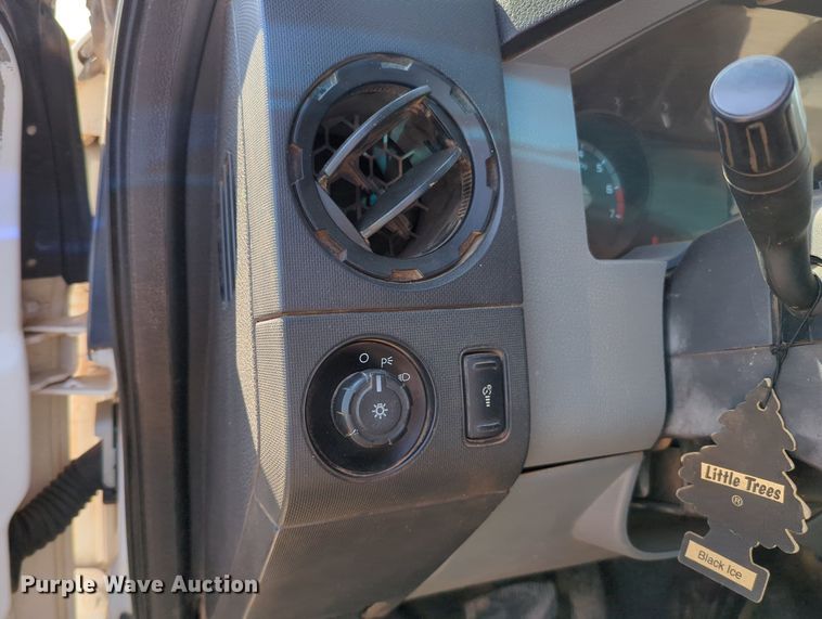 image for item MX9431 2014 Ford F250 Super Duty  Crew Cab flatbed pickup truck