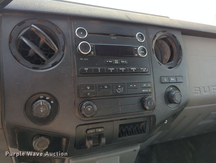 image for item MX9431 2014 Ford F250 Super Duty  Crew Cab flatbed pickup truck