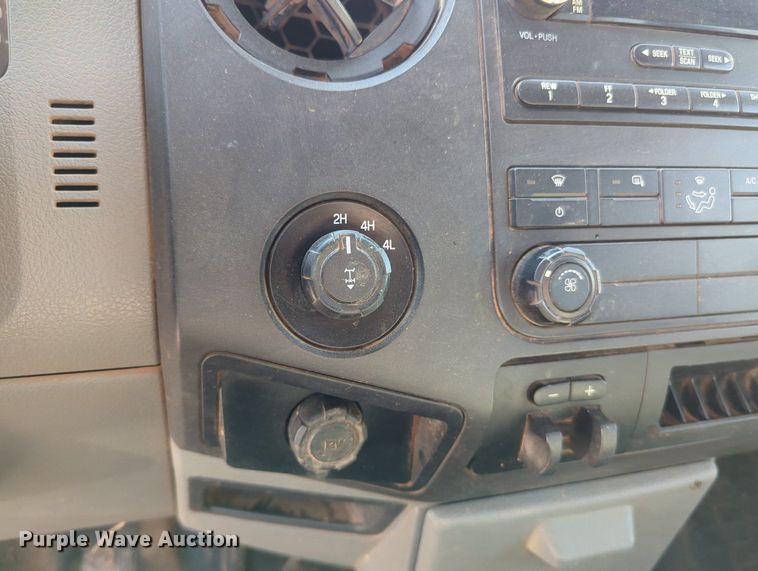 image for item MX9431 2014 Ford F250 Super Duty  Crew Cab flatbed pickup truck