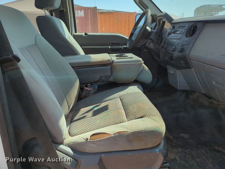 image for item MX9431 2014 Ford F250 Super Duty  Crew Cab flatbed pickup truck