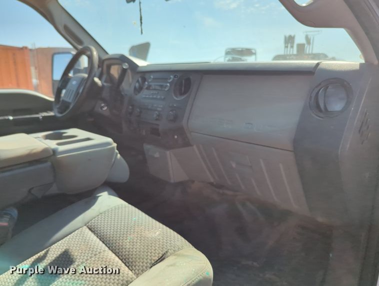 image for item MX9431 2014 Ford F250 Super Duty  Crew Cab flatbed pickup truck