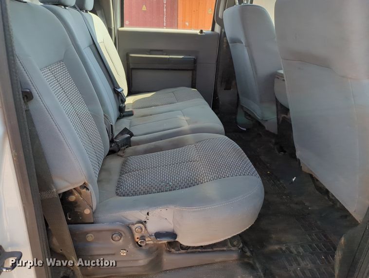 image for item MX9431 2014 Ford F250 Super Duty  Crew Cab flatbed pickup truck