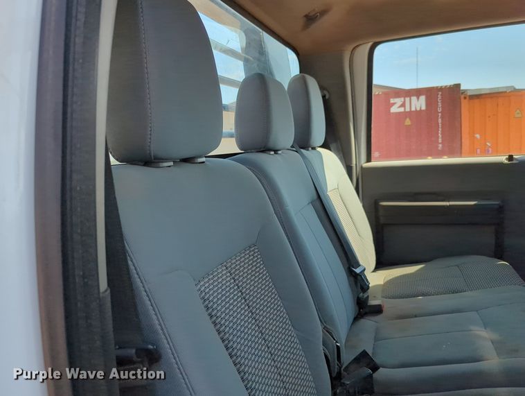 image for item MX9431 2014 Ford F250 Super Duty  Crew Cab flatbed pickup truck