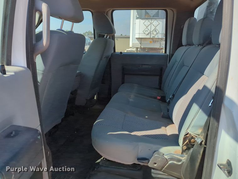 image for item MX9431 2014 Ford F250 Super Duty  Crew Cab flatbed pickup truck