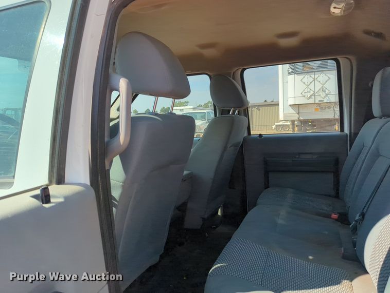 image for item MX9431 2014 Ford F250 Super Duty  Crew Cab flatbed pickup truck